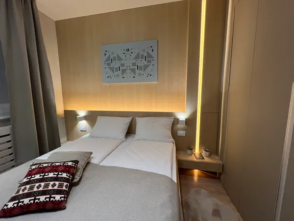 Bedroom1 - IMG_0392.JPG