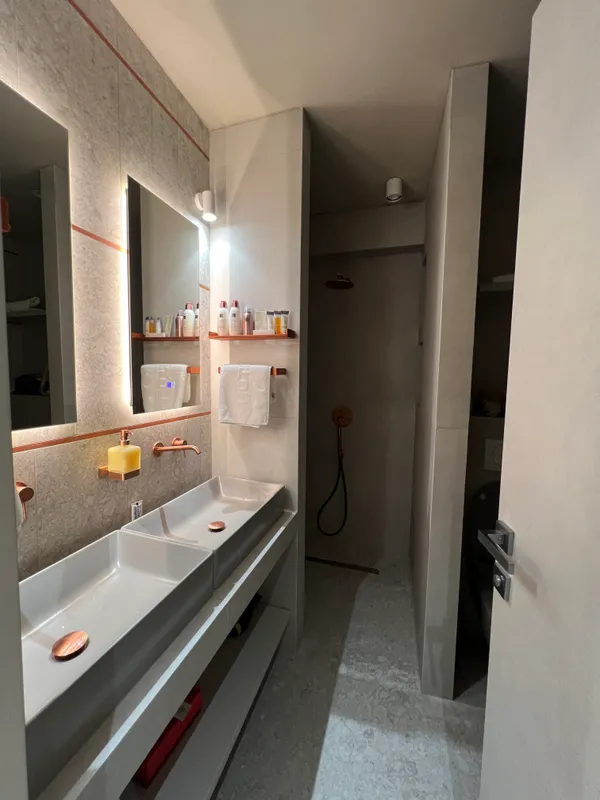 Bathroom1 - IMG_0416.JPG