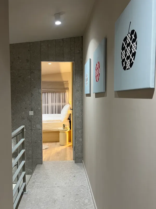 Hallway2 - IMG_0449.JPG