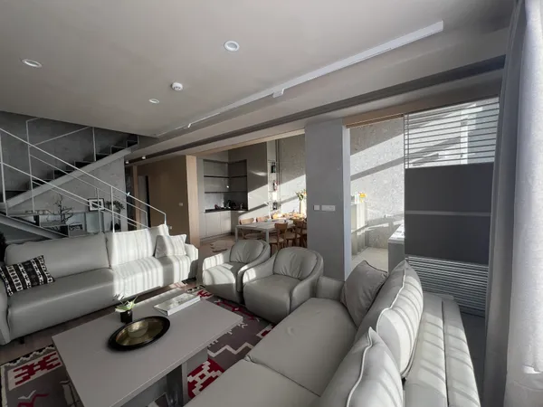 Living Room - IMG_0549.JPG