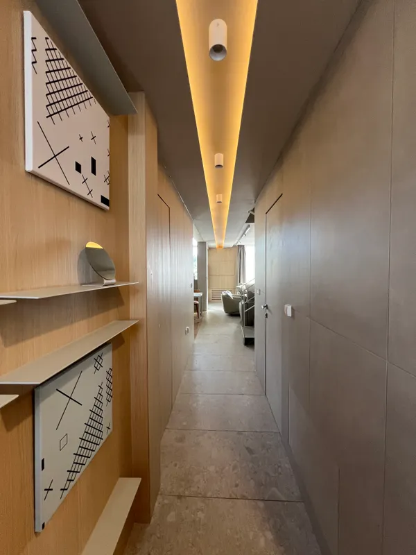 Hallway1 - IMG_0644.JPG